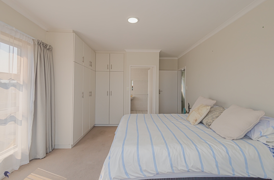 5 Bedroom Property for Sale in Country Club Western Cape